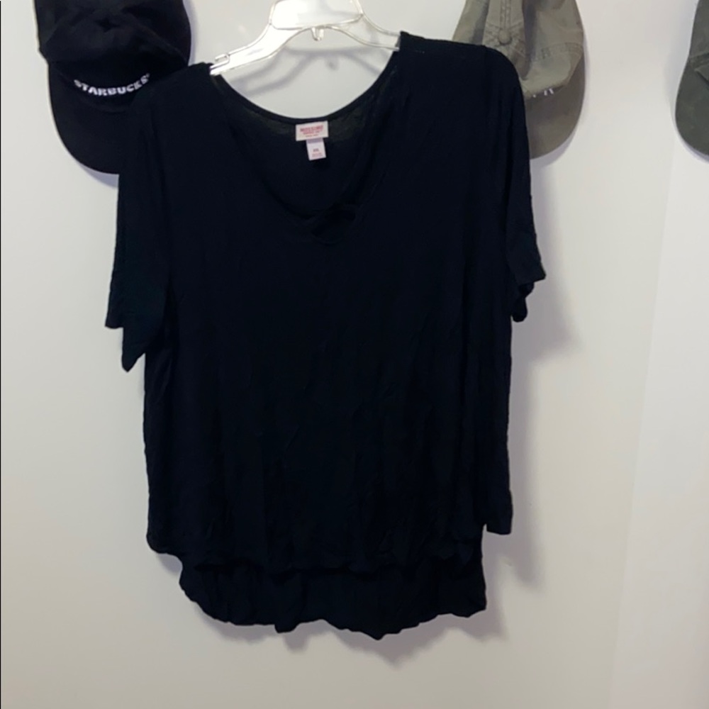 Never worn XXL mossimo shirt